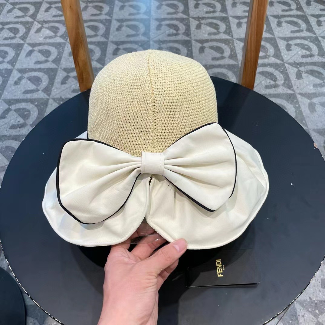 Chanel香奈儿春夏款牛仔棒球帽🧢，出街必备超好搭配，高品质 内标齐全，赶紧入手！