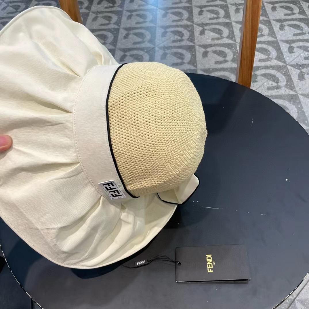 Chanel香奈儿春夏款牛仔棒球帽🧢，出街必备超好搭配，高品质 内标齐全，赶紧入手！