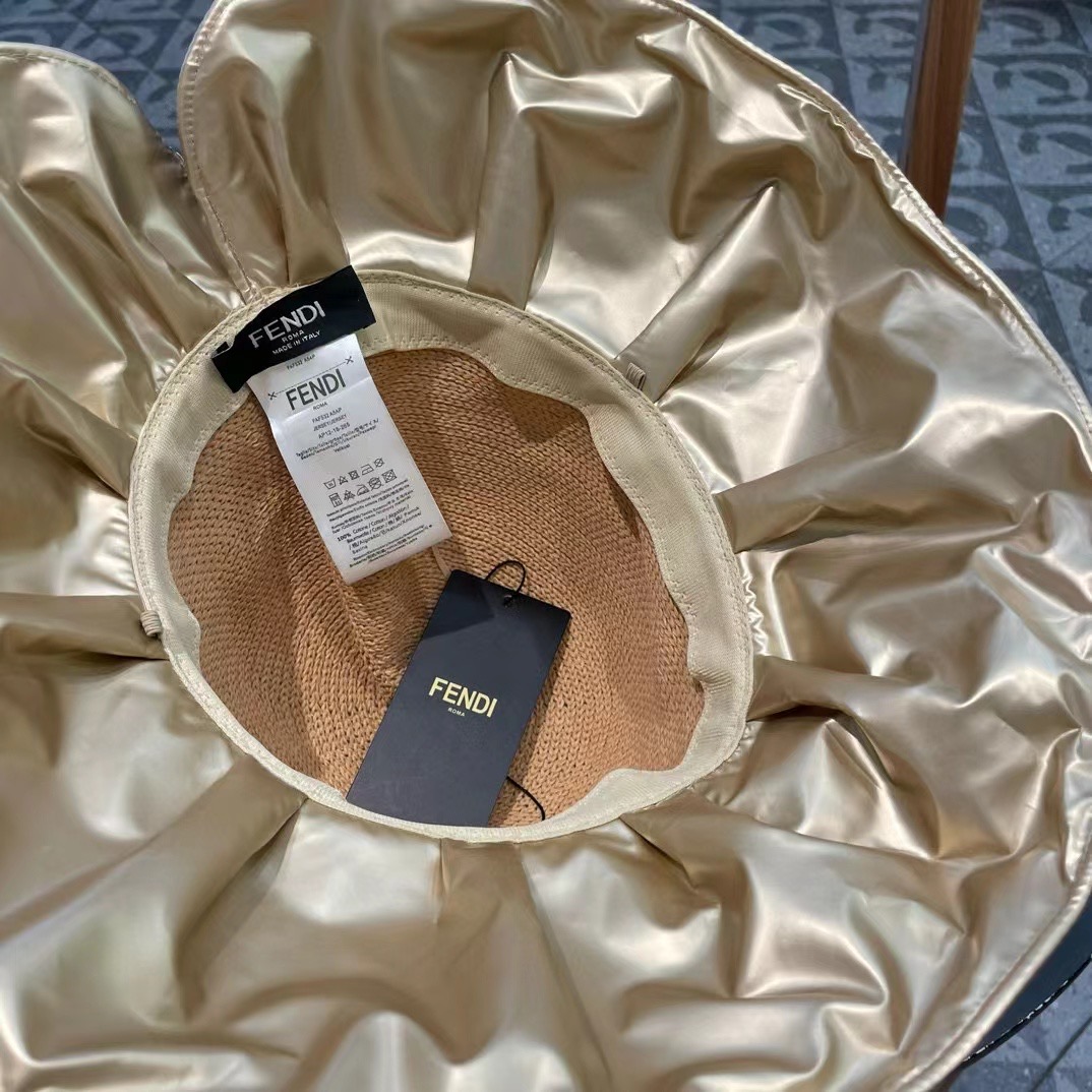 Chanel香奈儿春夏款牛仔棒球帽🧢，出街必备超好搭配，高品质 内标齐全，赶紧入手！