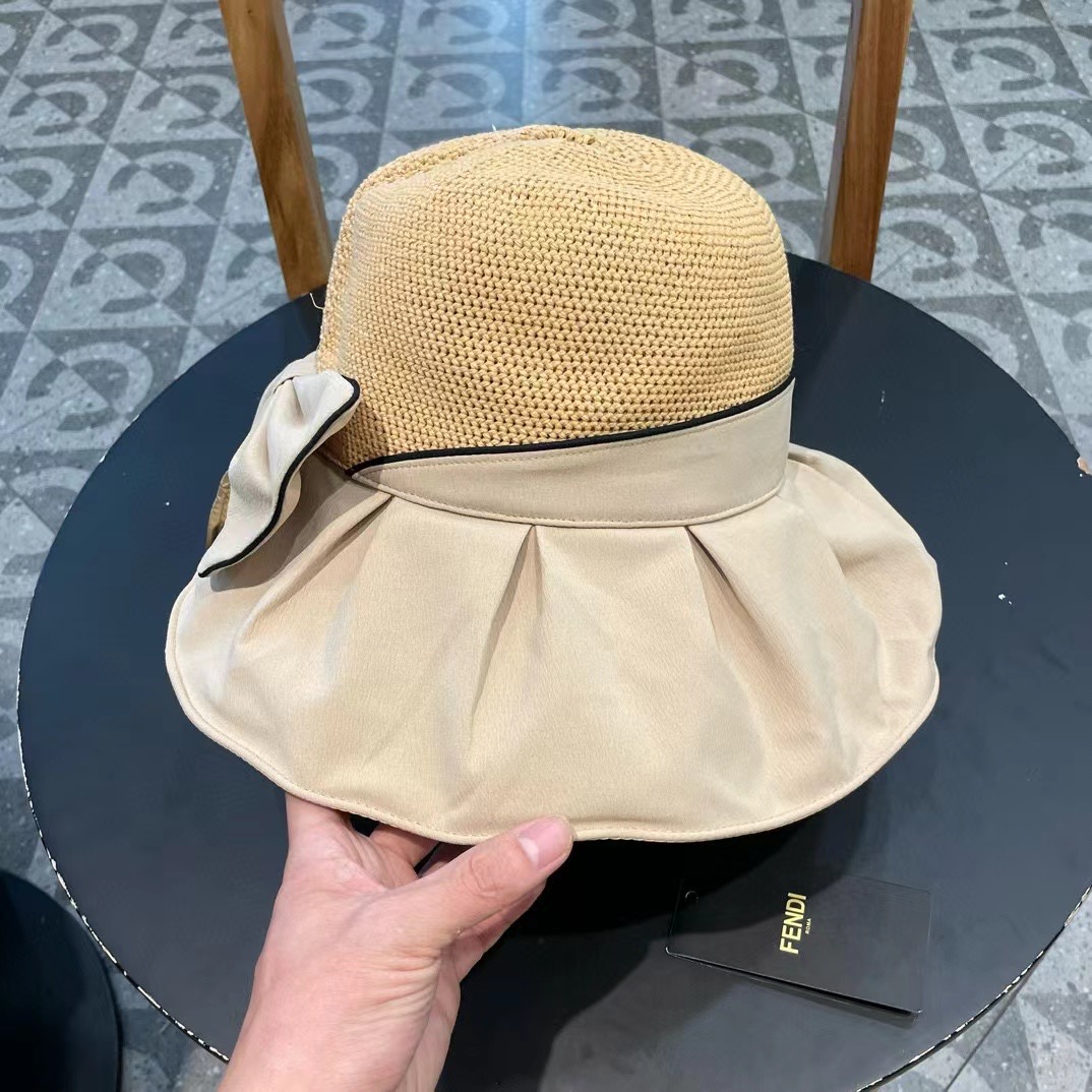 Chanel香奈儿春夏款牛仔棒球帽🧢，出街必备超好搭配，高品质 内标齐全，赶紧入手！