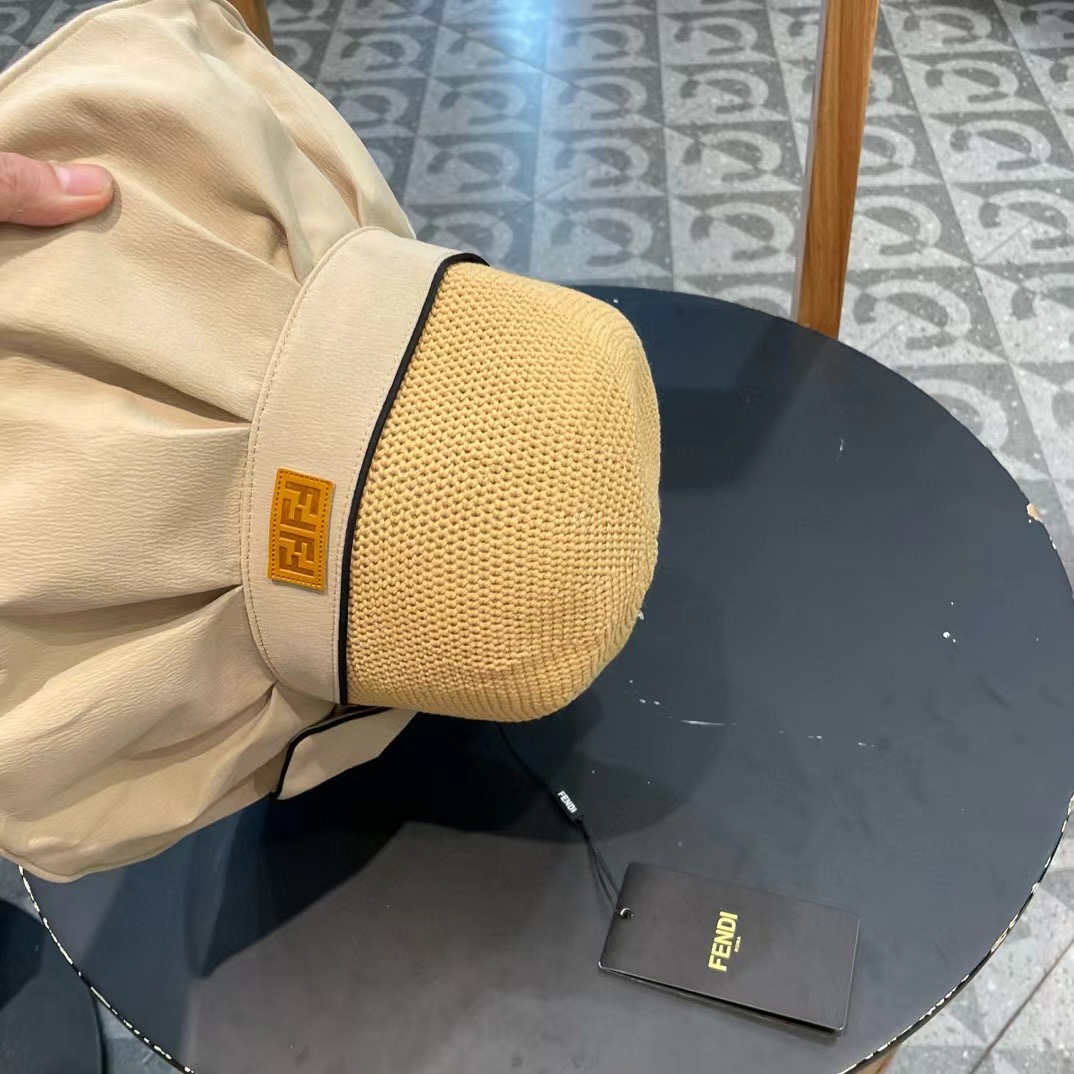 Chanel香奈儿春夏款牛仔棒球帽🧢，出街必备超好搭配，高品质 内标齐全，赶紧入手！