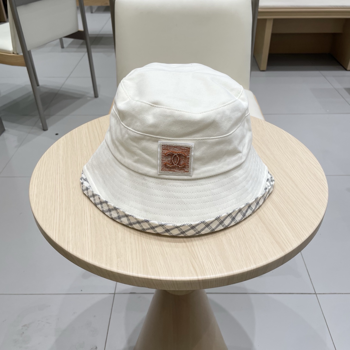 NO:221151,CHANEL Chanel new retro fisherman hat Take it out for a beautiful holiday travel, medieval style. This kind of hat is not easy to hit. Spot hat Fisherman hat Baseball hat Knitted hat, hat, chanel, chanel, espadrilles, hats19860909CHANEL香奈儿新款复古款渔夫帽 节假日旅游带它出去美美哒 中古款哟.这种帽子不容易撞款 现货帽子渔夫帽棒球帽针织帽,帽子,chanel,chanel,espadrilles,hats,hat