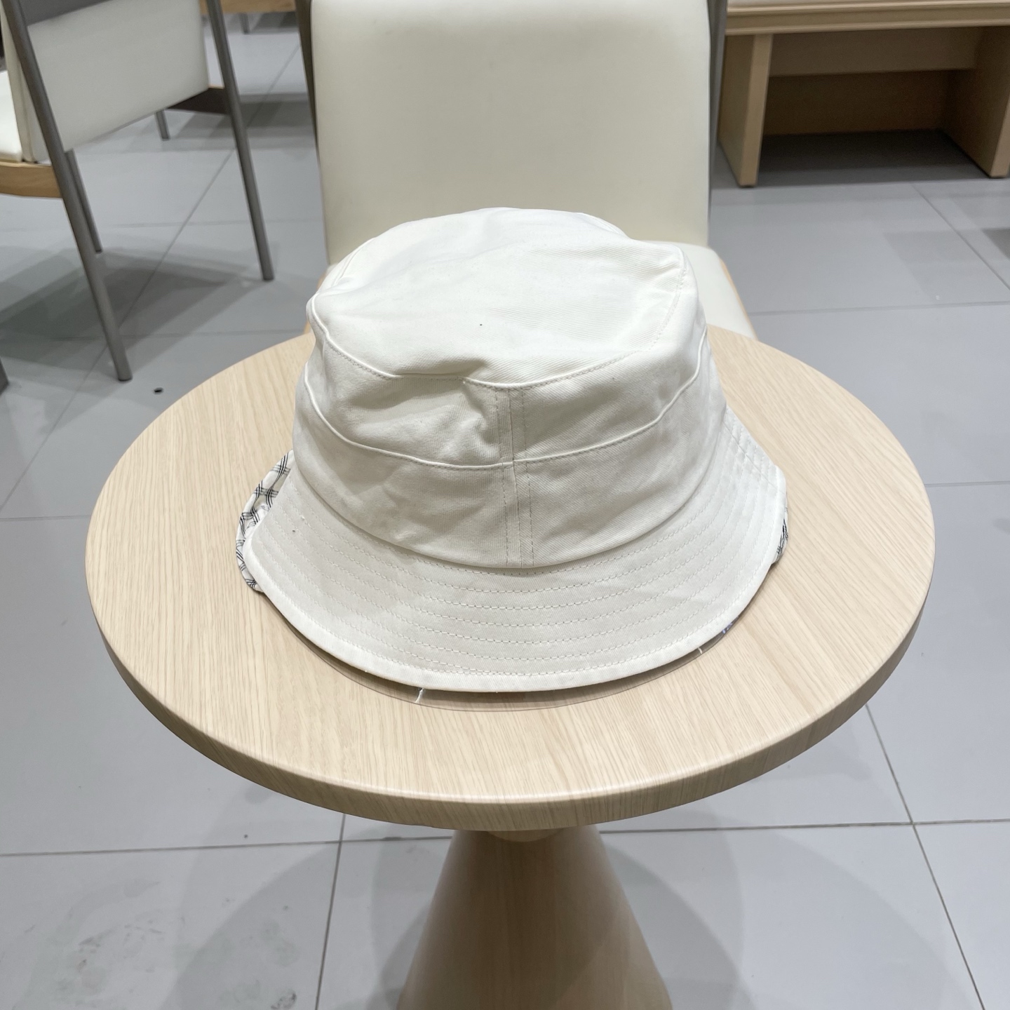  CHANEL香奈儿新款复古款渔夫帽🔸 节假日旅游带它出去美美哒❕  中古款哟.这种帽子不容易撞款 😬 