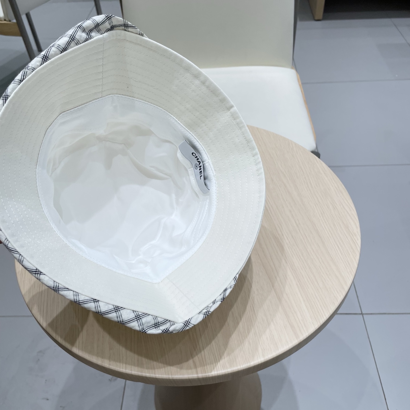  CHANEL香奈儿新款复古款渔夫帽🔸 节假日旅游带它出去美美哒❕  中古款哟.这种帽子不容易撞款 😬 