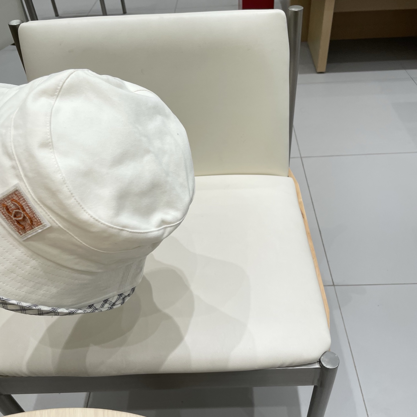  CHANEL香奈儿新款复古款渔夫帽🔸 节假日旅游带它出去美美哒❕  中古款哟.这种帽子不容易撞款 😬 