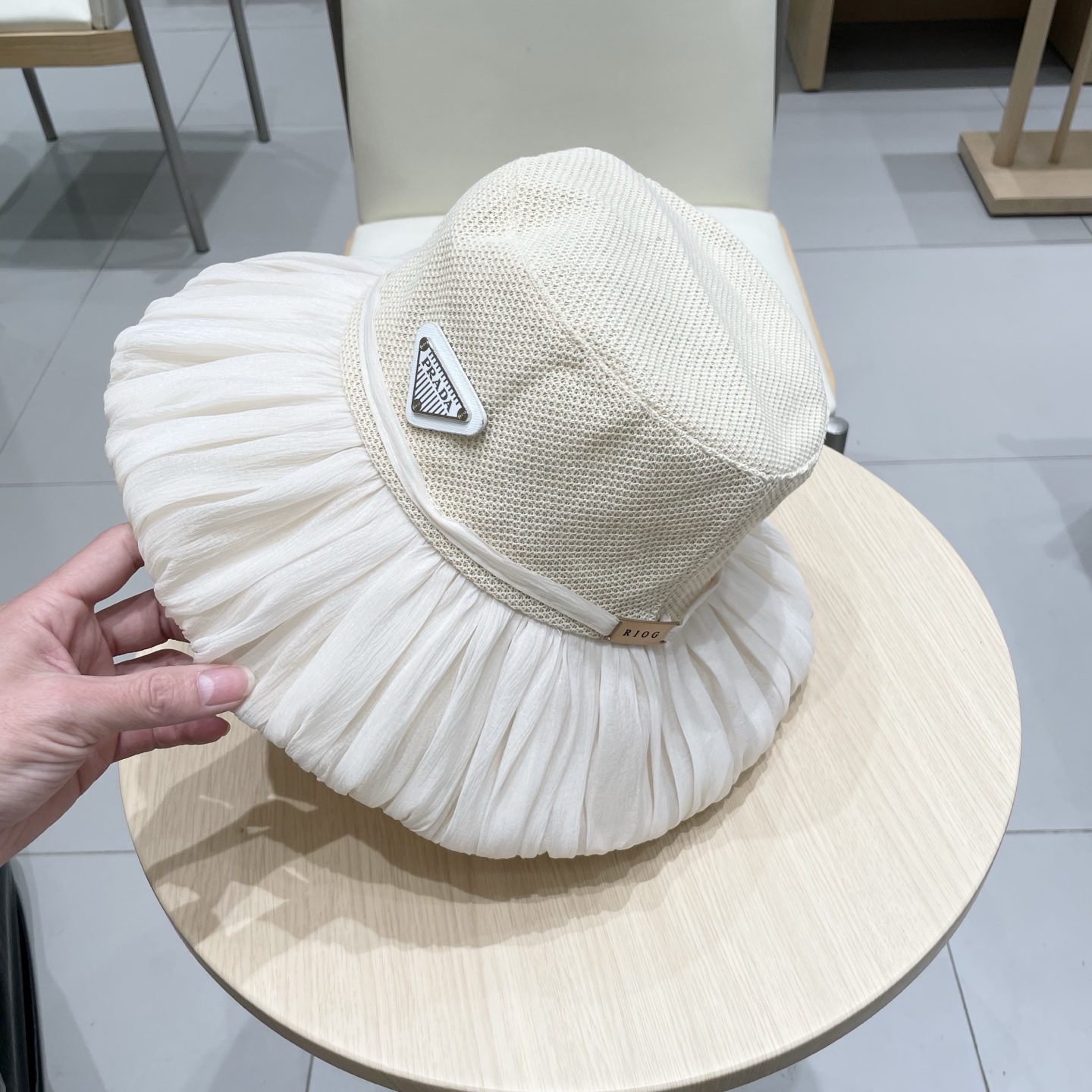  Prada普拉达褶皱拼接半网渔夫帽子女春夏季日系甜美百搭盆帽大檐透气帽