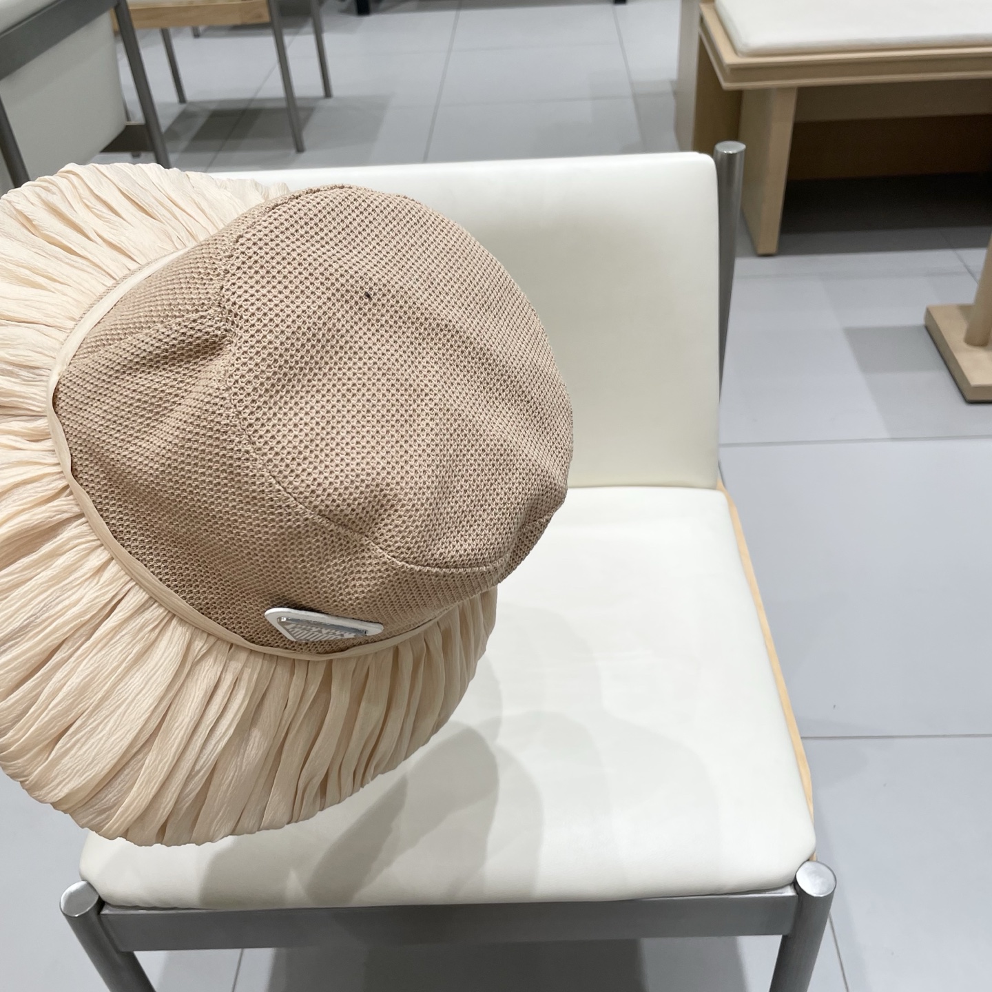  Prada普拉达褶皱拼接半网渔夫帽子女春夏季日系甜美百搭盆帽大檐透气帽