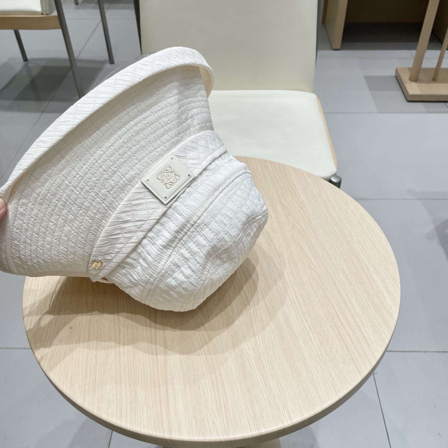  LOEWE罗意威2025 纯色优雅卷边渔夫帽女春夏可折叠防晒盆帽出游遮阳帽沙滩帽潮