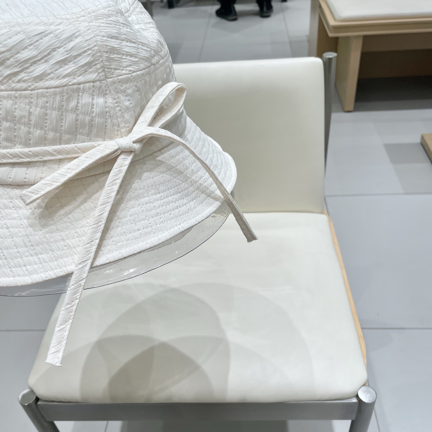  LOEWE罗意威2025 纯色优雅卷边渔夫帽女春夏可折叠防晒盆帽出游遮阳帽沙滩帽潮