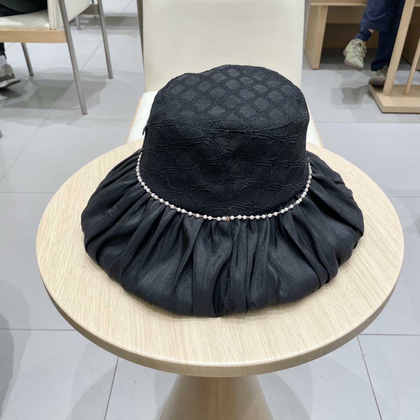  2025新款可折叠渔夫帽女珍珠链防晒盆帽出游显脸小淑女风遮阳帽潮