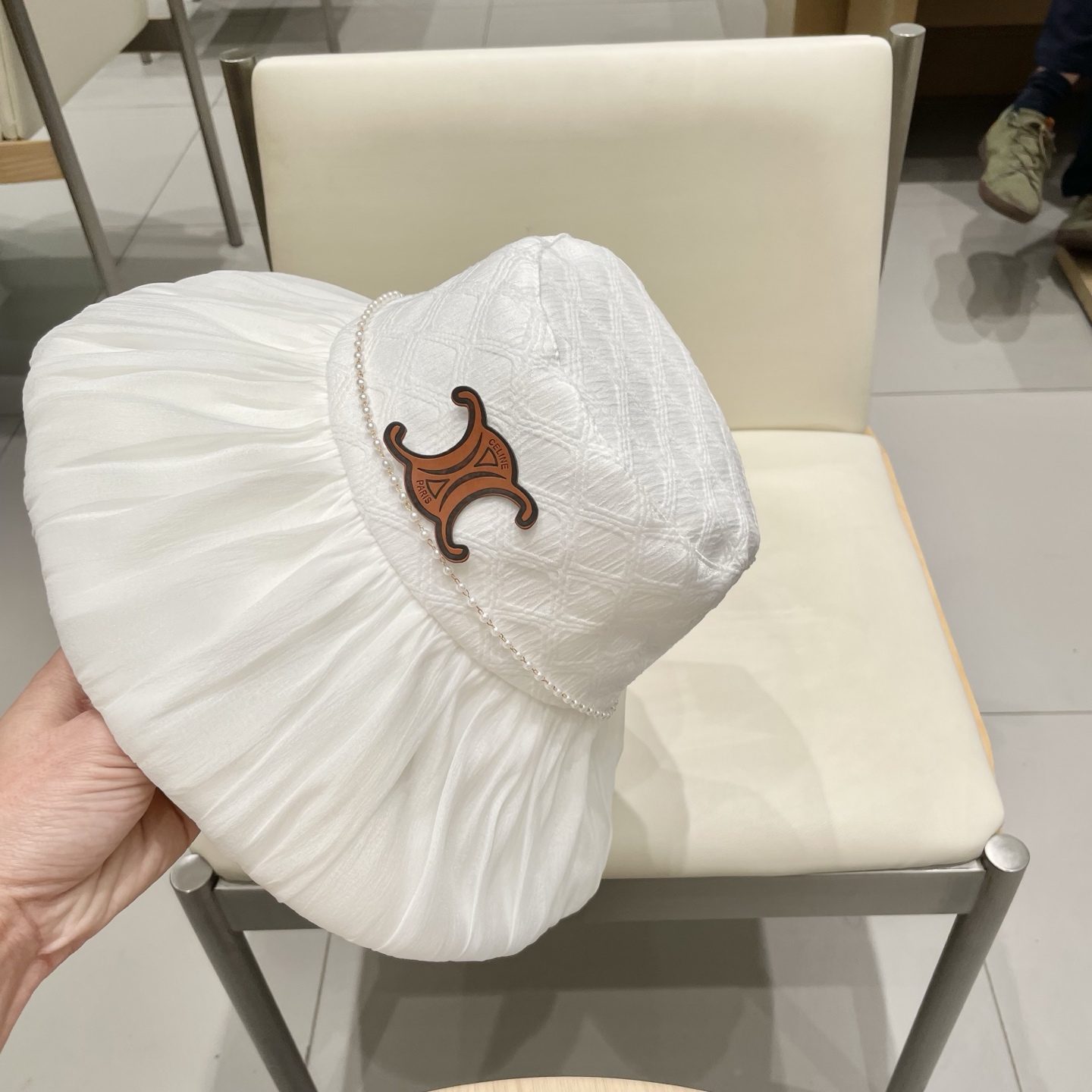  2025新款可折叠渔夫帽女珍珠链防晒盆帽出游显脸小淑女风遮阳帽潮