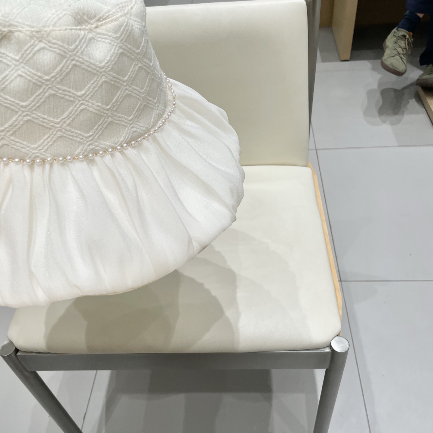  2025新款可折叠渔夫帽女珍珠链防晒盆帽出游显脸小淑女风遮阳帽潮