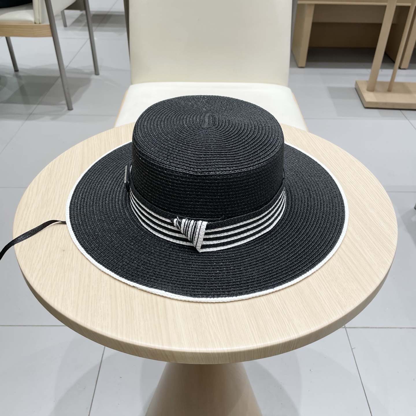 【PRADA普拉达】2025新款草帽，出街必备超好搭配，赶紧入手！