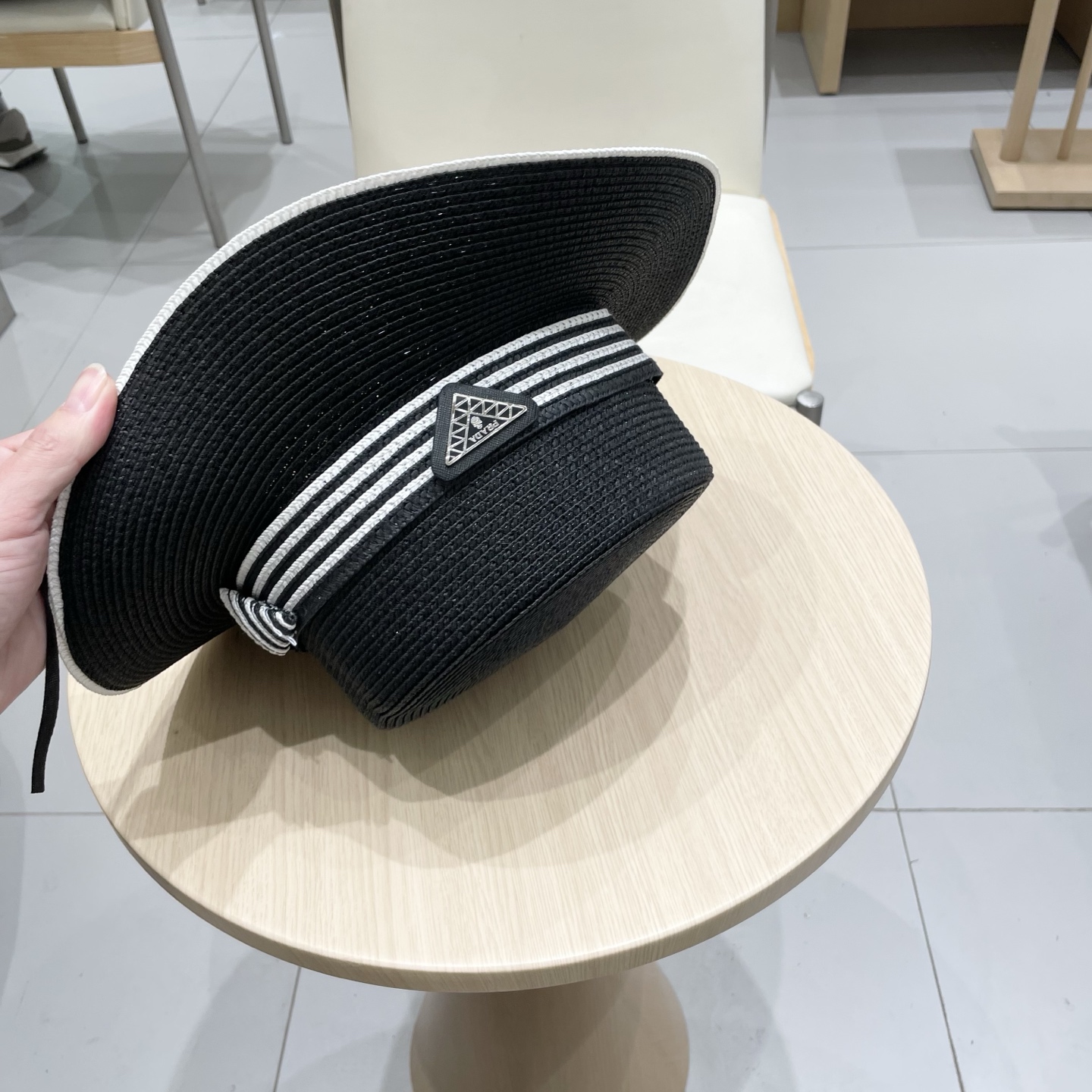 【PRADA普拉达】2025新款草帽，出街必备超好搭配，赶紧入手！