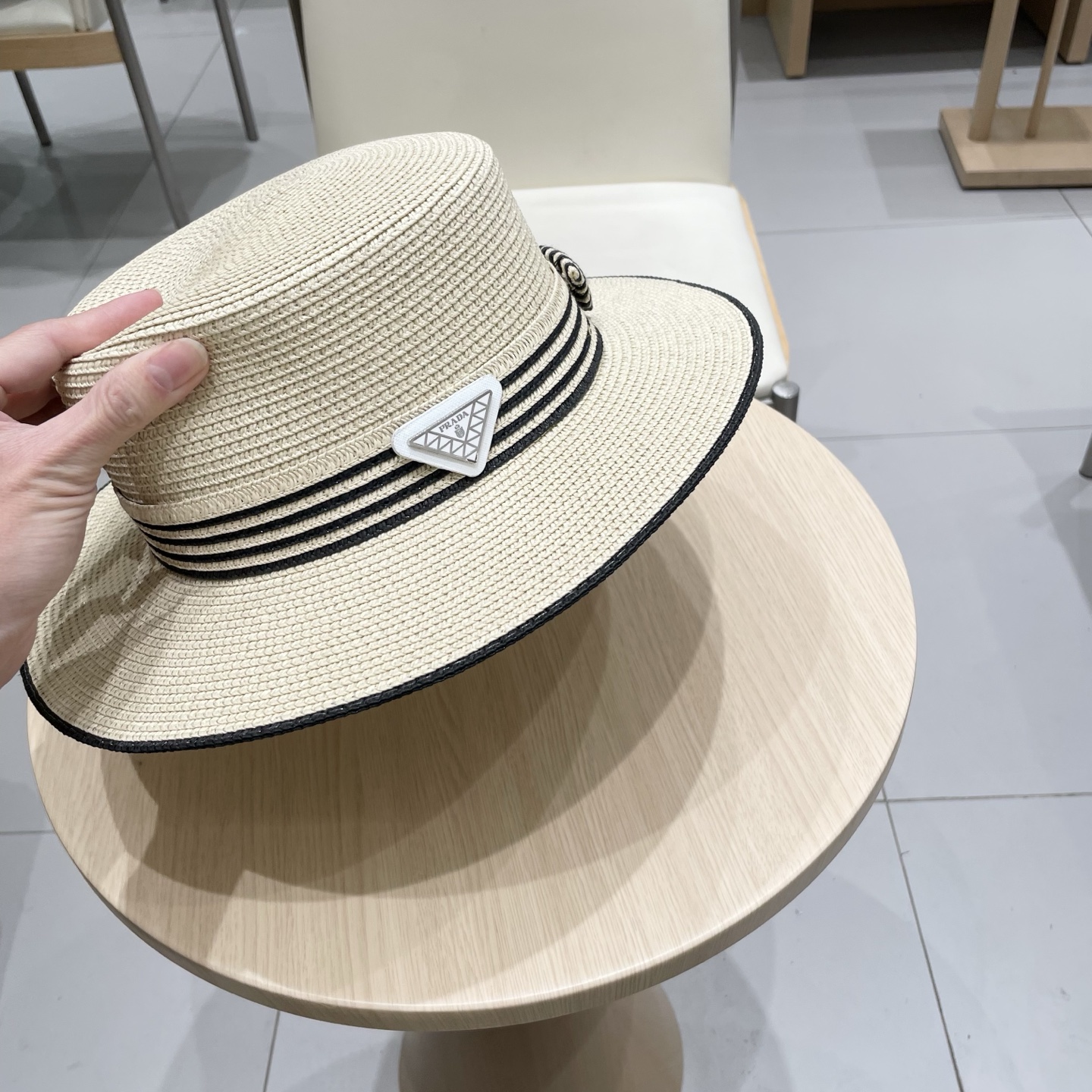 【PRADA普拉达】2025新款草帽，出街必备超好搭配，赶紧入手！