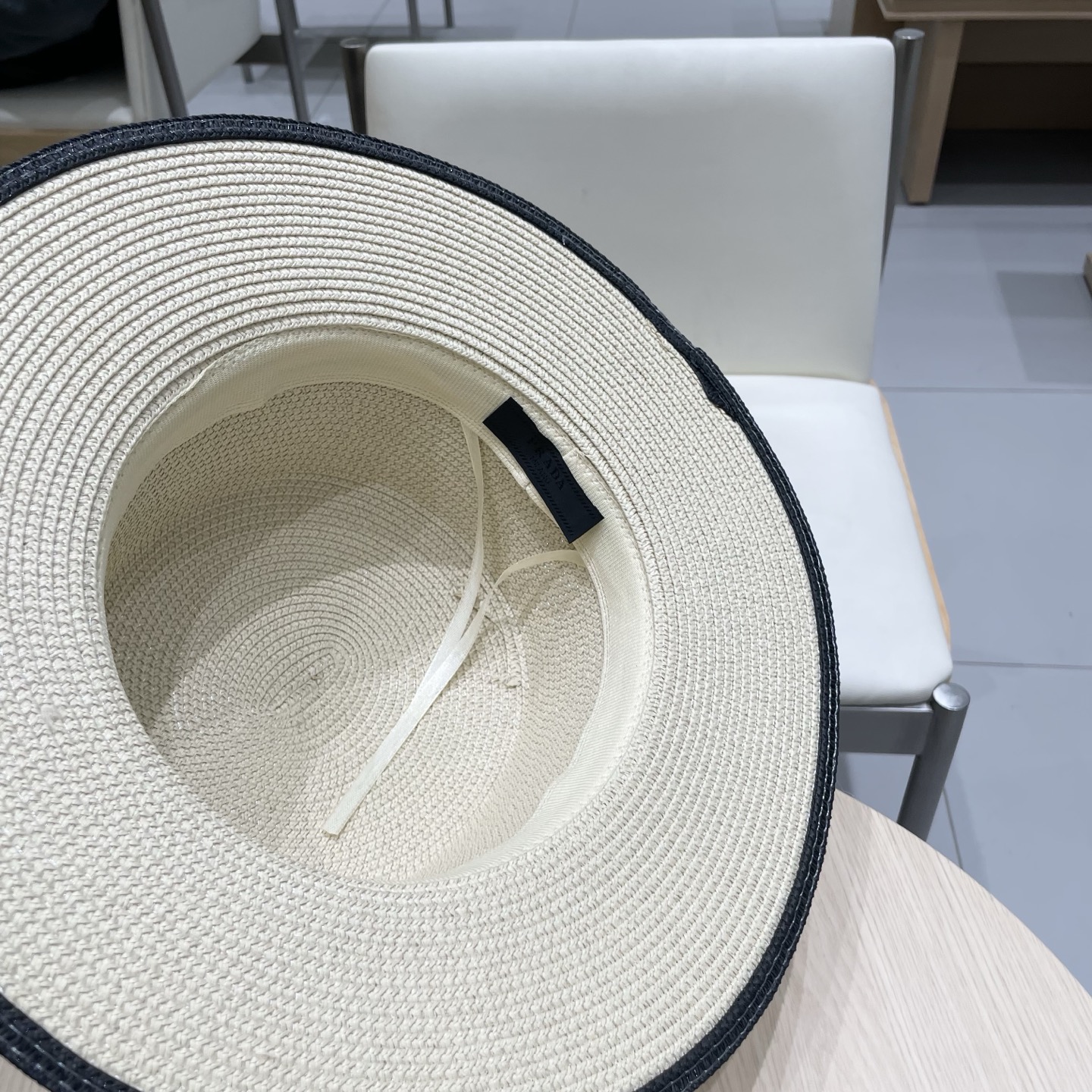 【PRADA普拉达】2025新款草帽，出街必备超好搭配，赶紧入手！