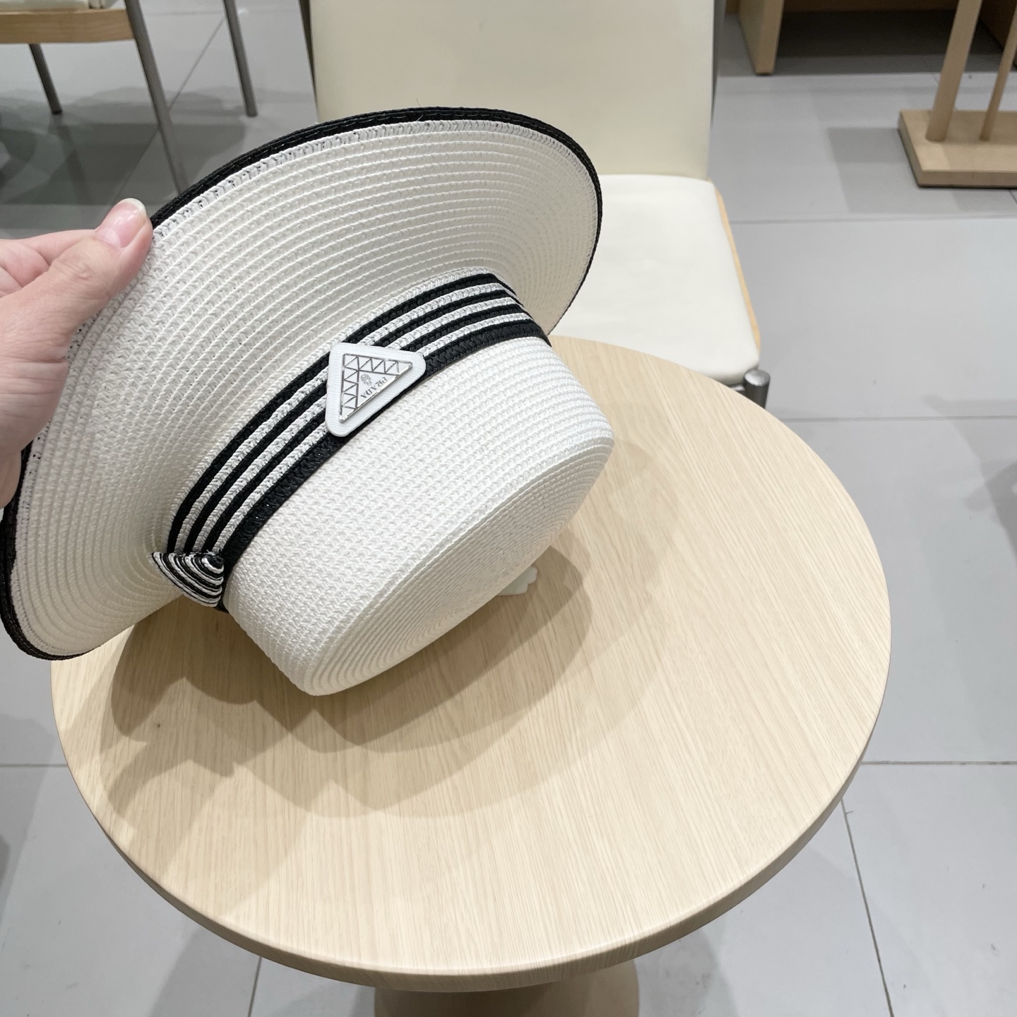 【PRADA普拉达】2025新款草帽，出街必备超好搭配，赶紧入手！