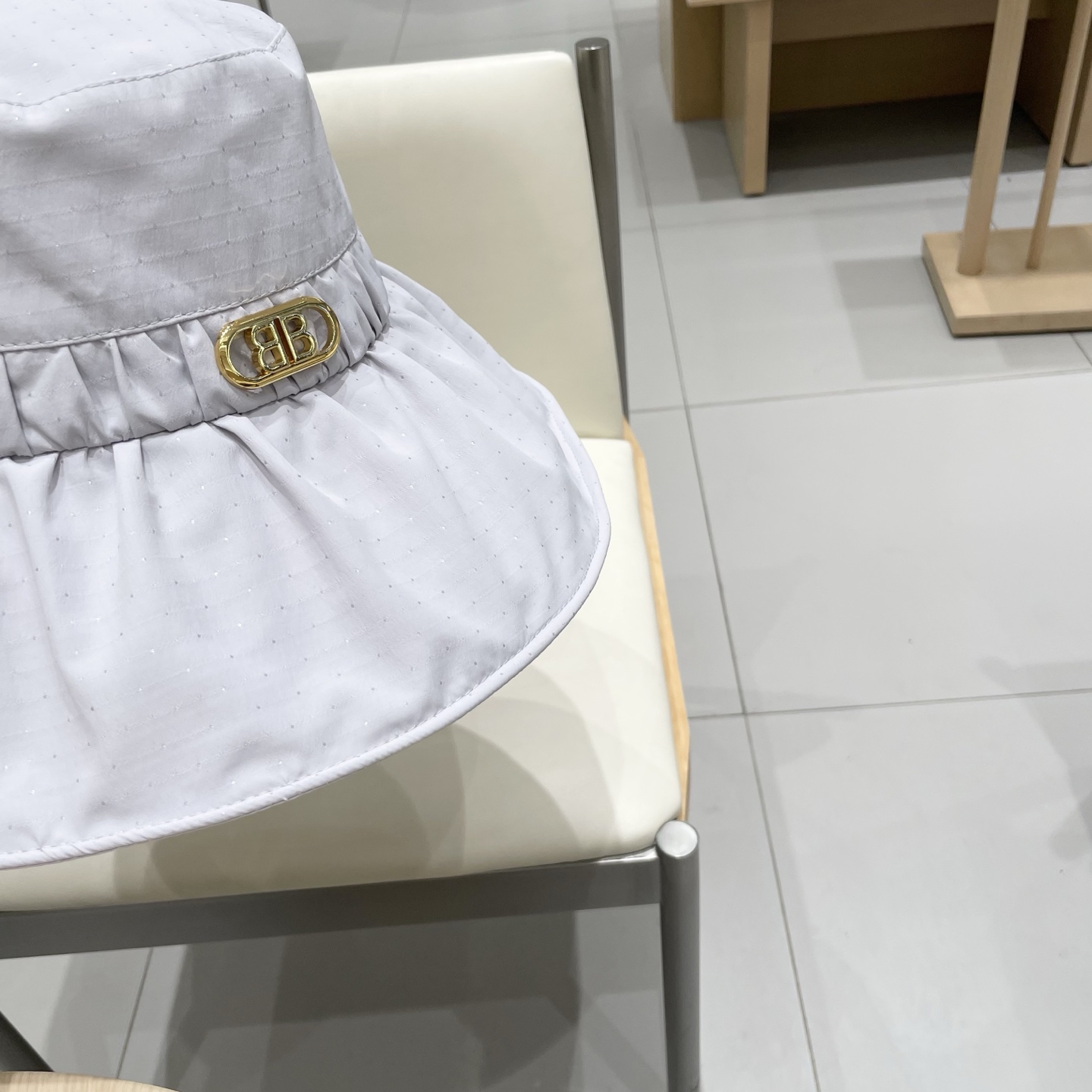   BALENCIAGA巴黎世家帽子女款春夏季大檐防晒遮阳帽时尚防紫外线太阳帽渔夫帽