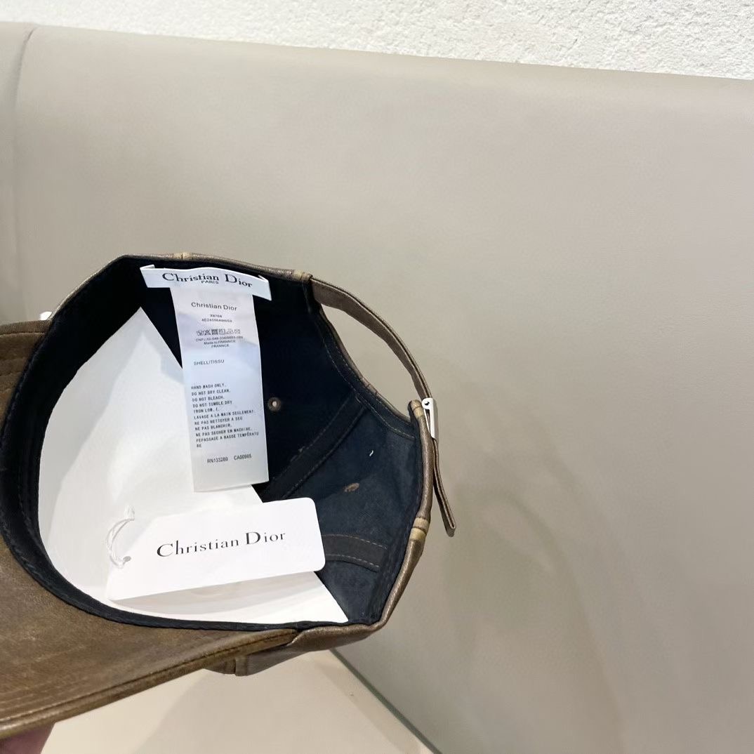 迪奥DIOR秋冬时尚复古PU皮鸭舌帽棒球帽子宽檐显脸小男女户外遮阳防晒帽