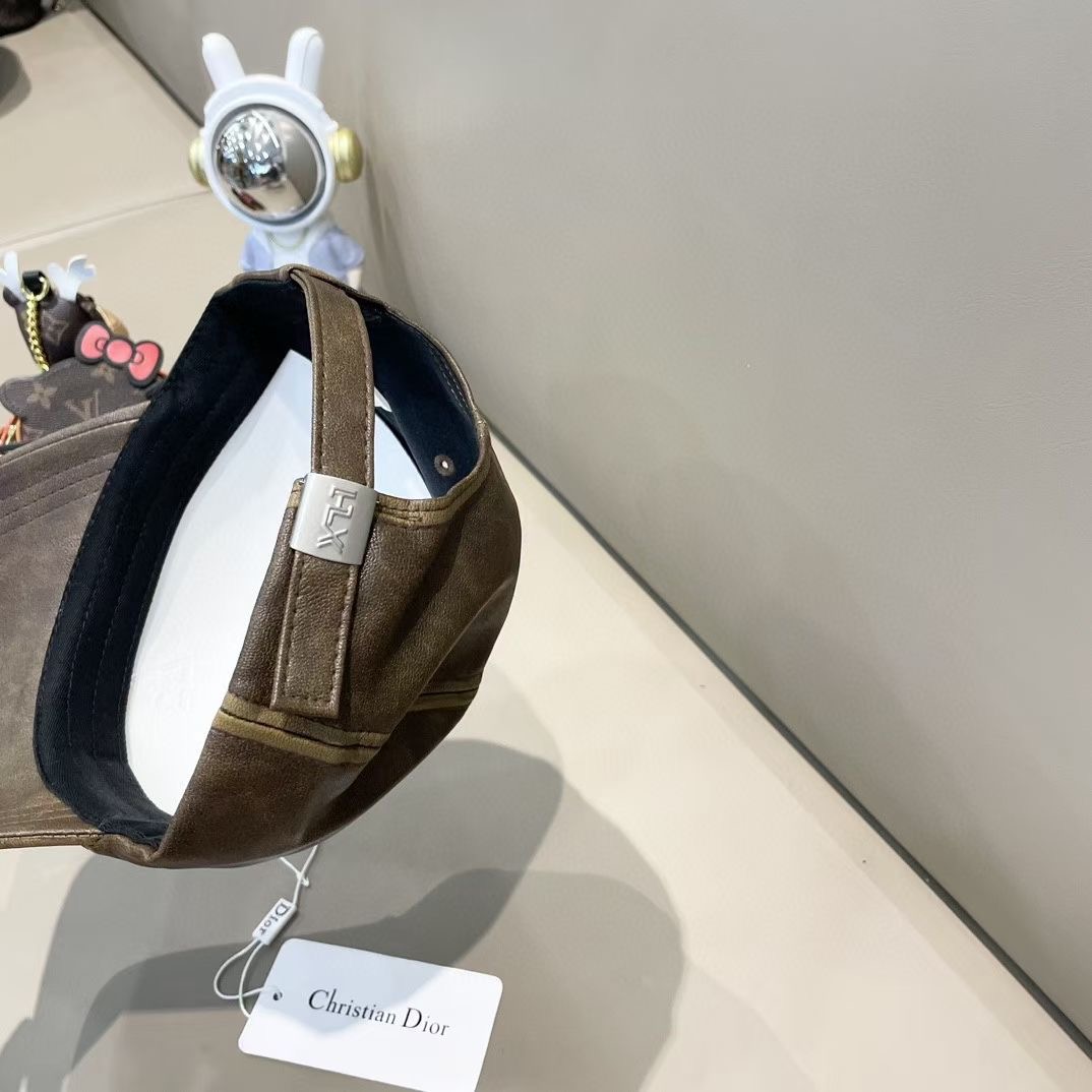 迪奥DIOR秋冬时尚复古PU皮鸭舌帽棒球帽子宽檐显脸小男女户外遮阳防晒帽