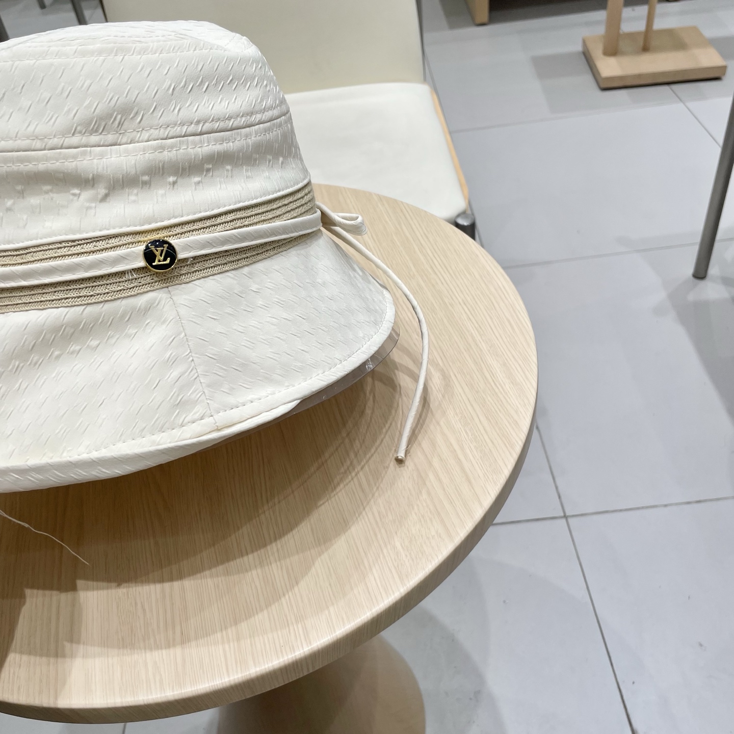   🧢路易威登棒球帽 LouisVuitton😍带蝴蝶结渔夫帽子女款新品百搭时尚盆帽显脸小可折叠遮阳帽