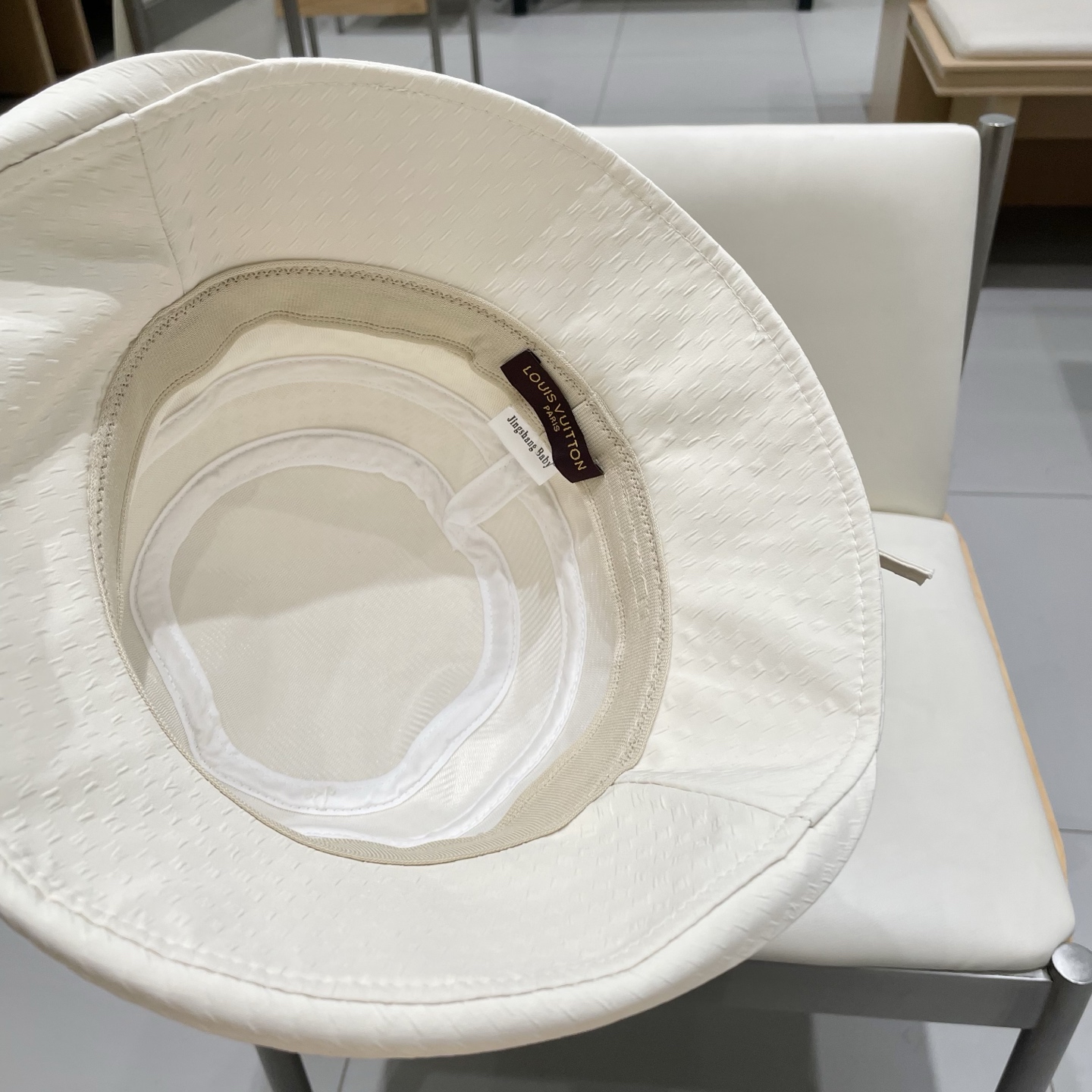   🧢路易威登棒球帽 LouisVuitton😍带蝴蝶结渔夫帽子女款新品百搭时尚盆帽显脸小可折叠遮阳帽