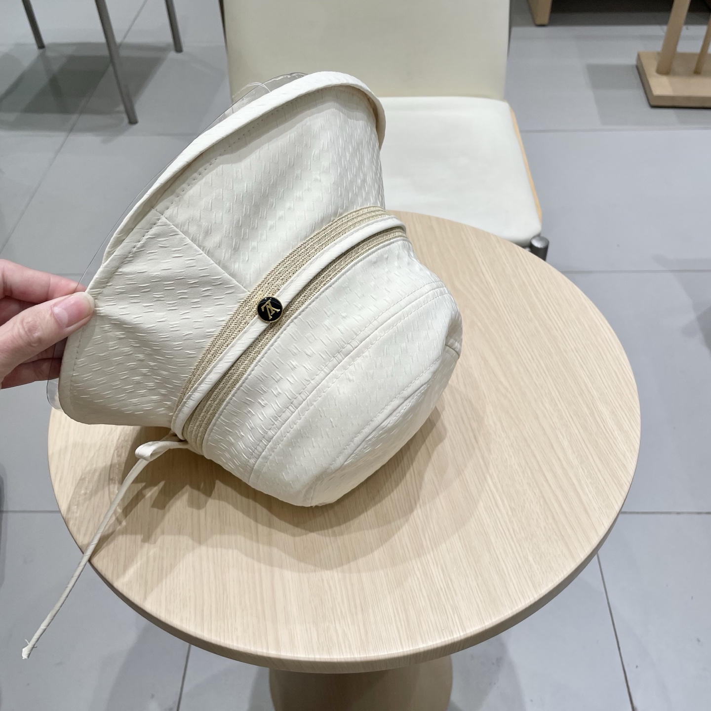   🧢路易威登棒球帽 LouisVuitton😍带蝴蝶结渔夫帽子女款新品百搭时尚盆帽显脸小可折叠遮阳帽