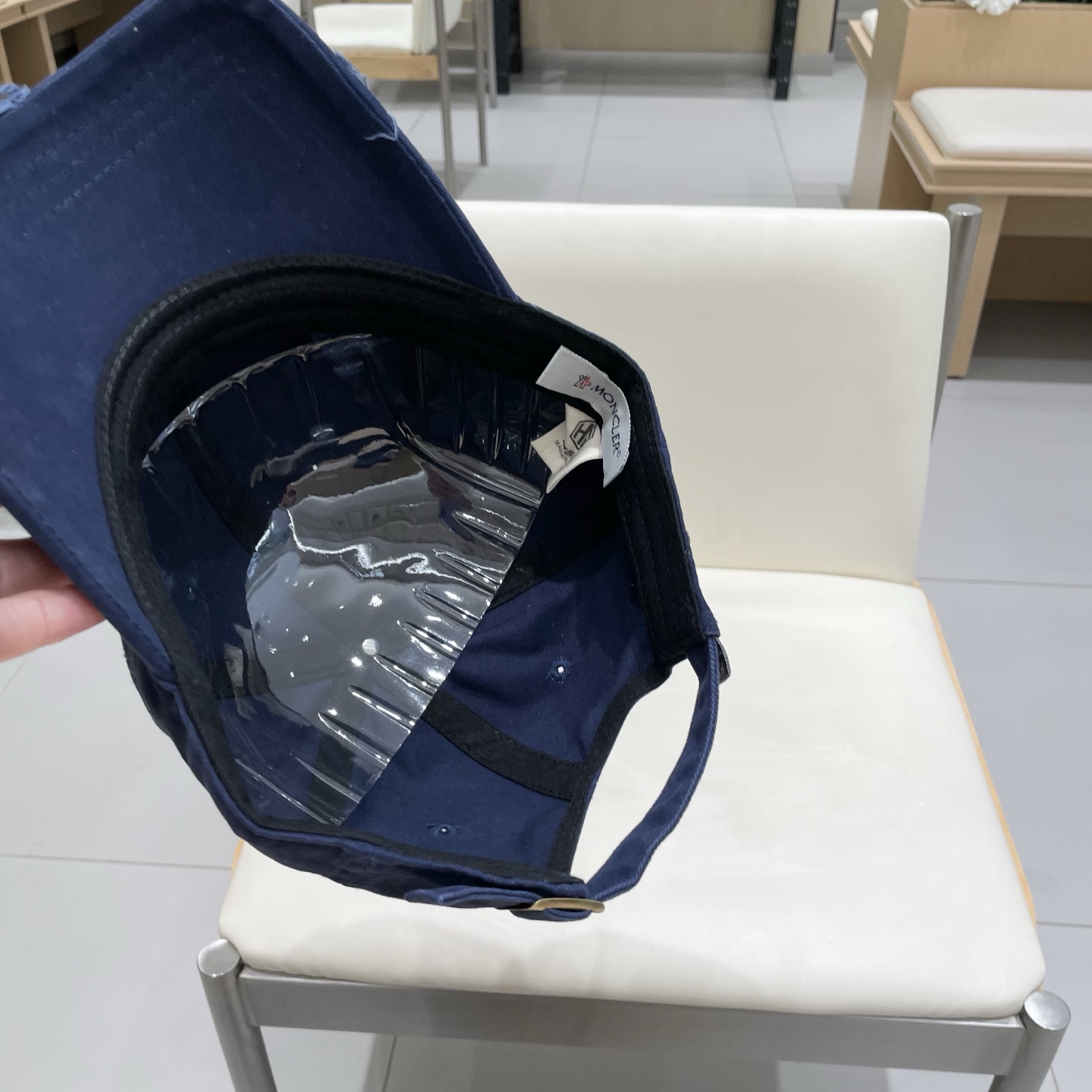   蒙口MONCLER新款棒球帽，时尚炸街单品，风格很OK，网红.时尚博主的最爱！高品质舒适透气，凹造型