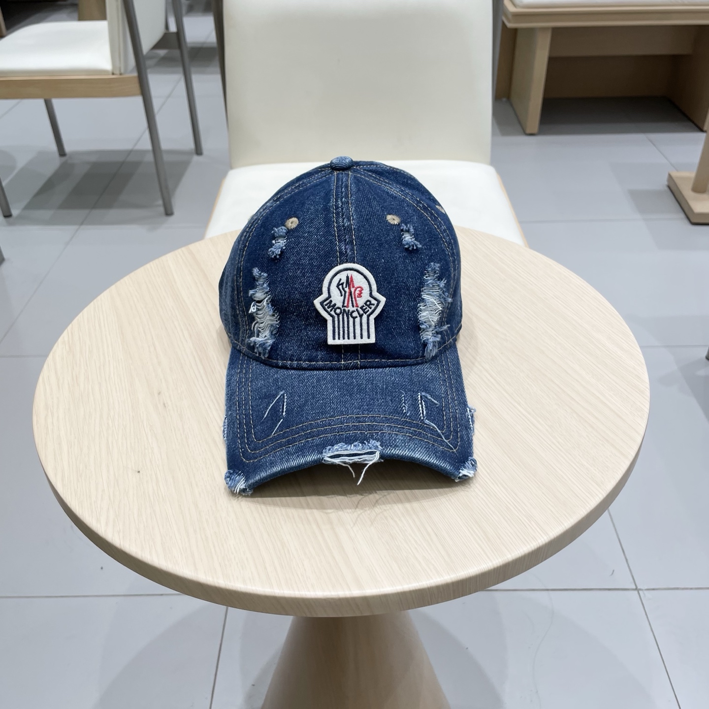NO:220821,The new baseball cap of the covert MONCLER, a fashionable street-fried item, the style is OK, and the favorite of Internet celebrities. Fashion bloggers!  High quality, comfortable and breathable, nice hat, fisherman hat, baseball hat, knit hat, hat, christian louboutin, Moncler, espadrilles, hats19860909蒙口MONCLER新款棒球帽,时尚炸街单品,风格很OK,网红.时尚博主的最爱！高品质舒适透气,凹造型很好看帽子渔夫帽棒球帽针织帽,帽子,christian louboutin,Moncler,espadrilles,hats,hat