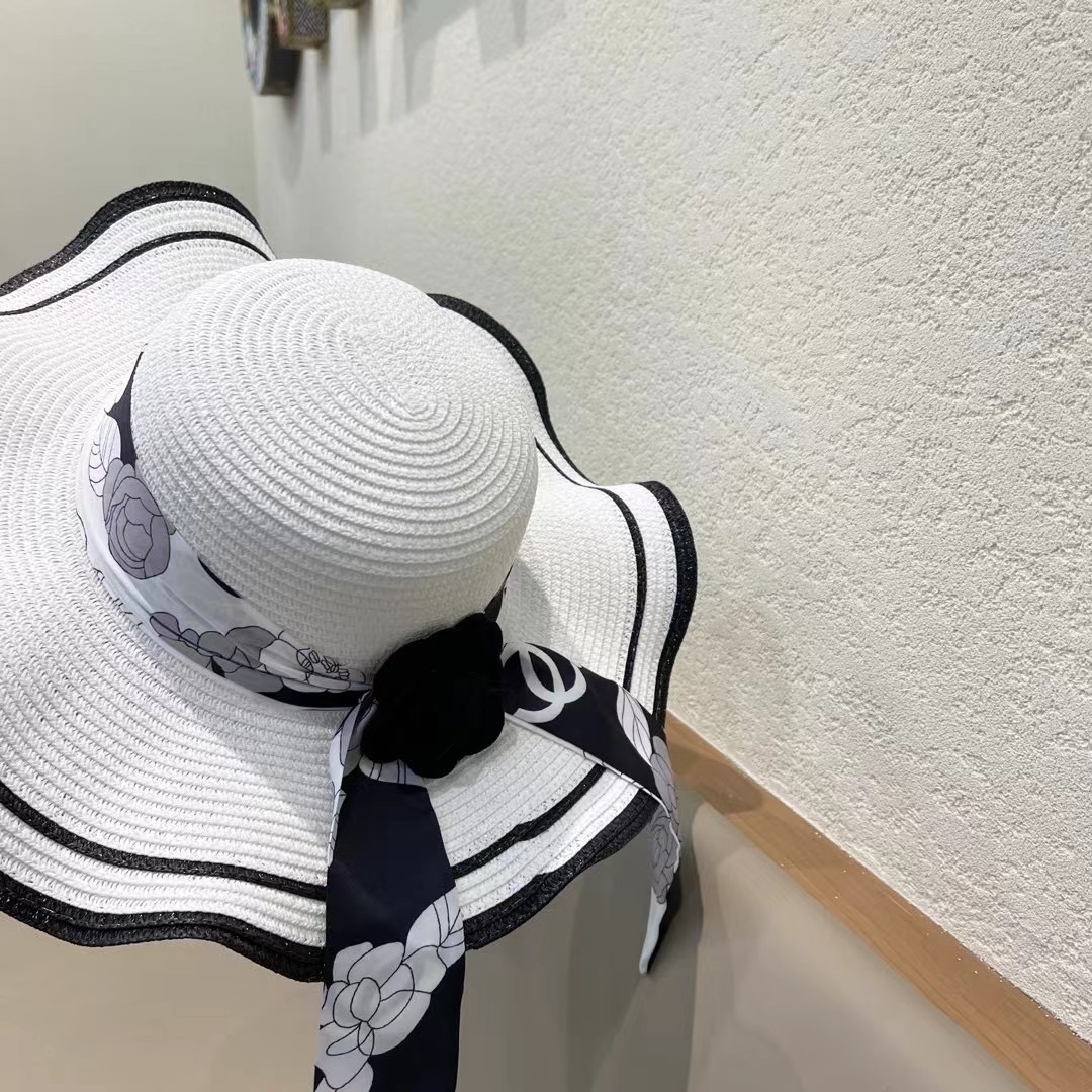  【Chanel香奈儿】2025新款山茶花拼色编织草帽，度假休闲必备，优雅大方的一款