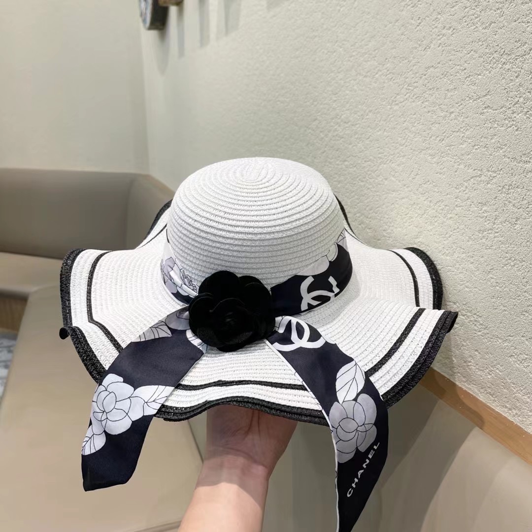  【Chanel香奈儿】2025新款山茶花拼色编织草帽，度假休闲必备，优雅大方的一款