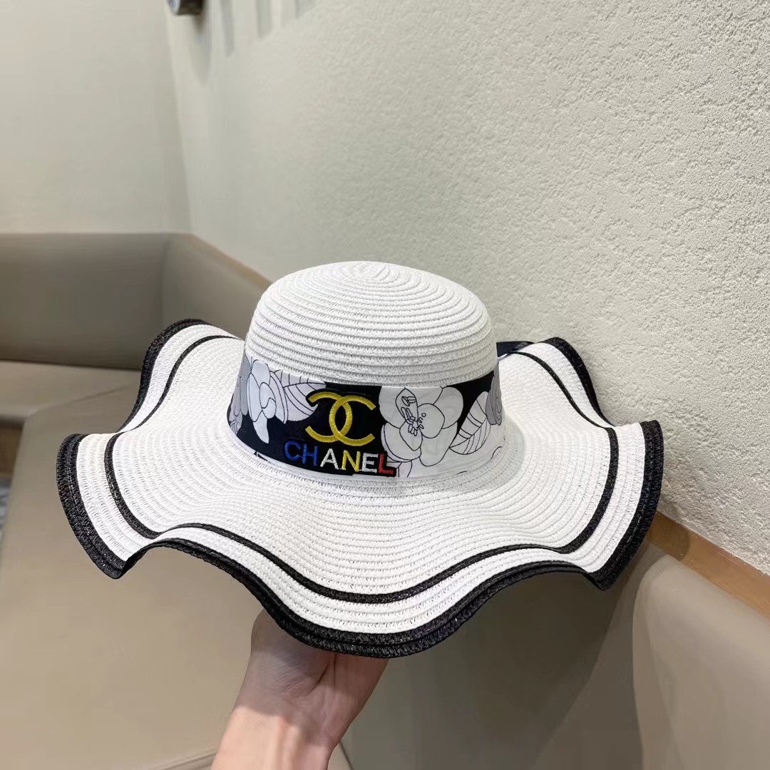  【Chanel香奈儿】2025新款山茶花拼色编织草帽，度假休闲必备，优雅大方的一款
