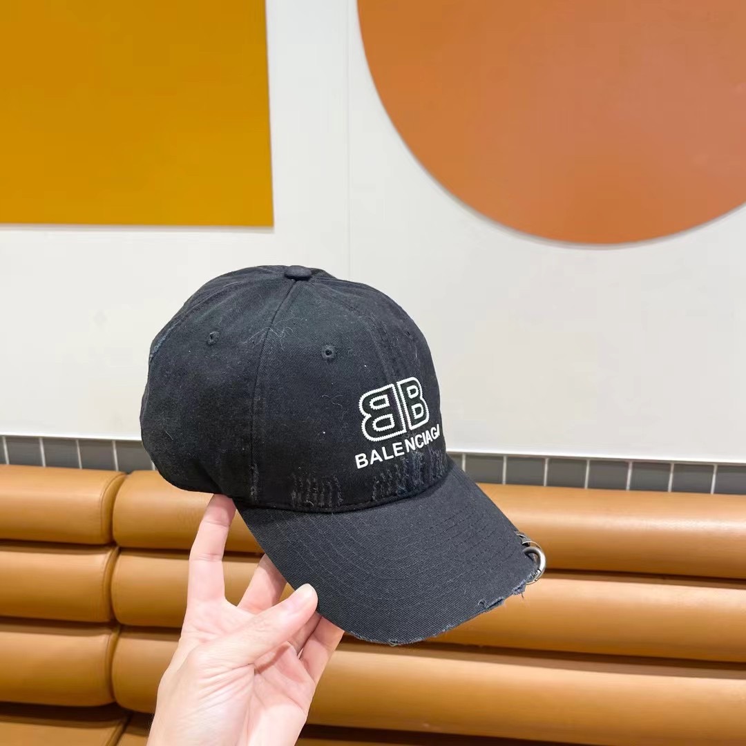    BALENCIAGA巴黎世家🆕春款新款个性棒球帽，高品质透气性巨佳，四季佩戴款
高颜值时尚单品！
