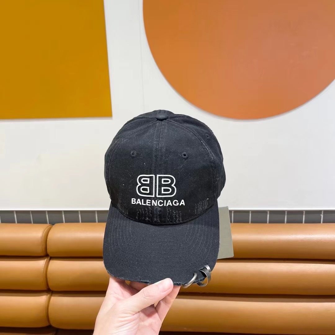    BALENCIAGA巴黎世家🆕春款新款个性棒球帽，高品质透气性巨佳，四季佩戴款
高颜值时尚单品！
