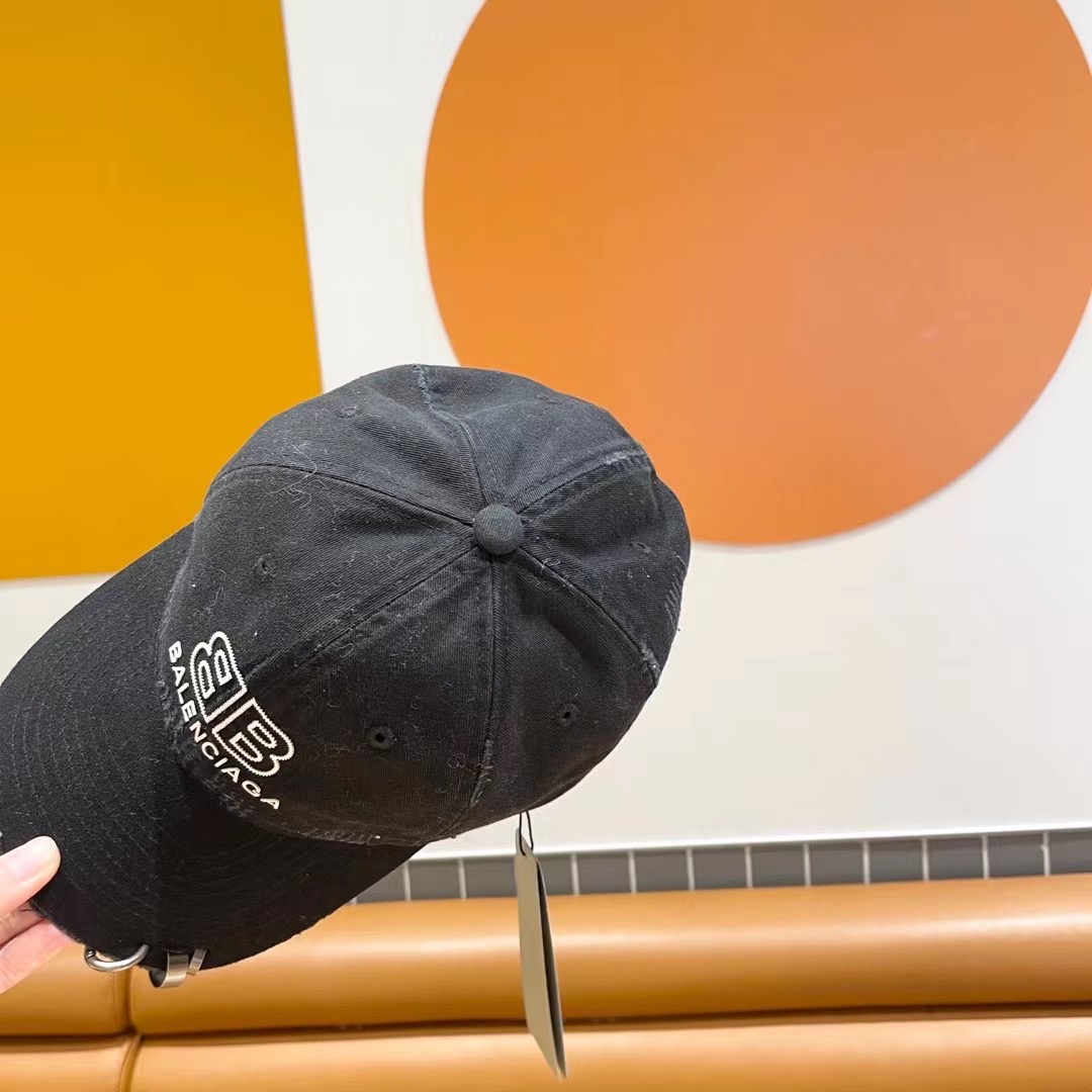    BALENCIAGA巴黎世家🆕春款新款个性棒球帽，高品质透气性巨佳，四季佩戴款
高颜值时尚单品！
