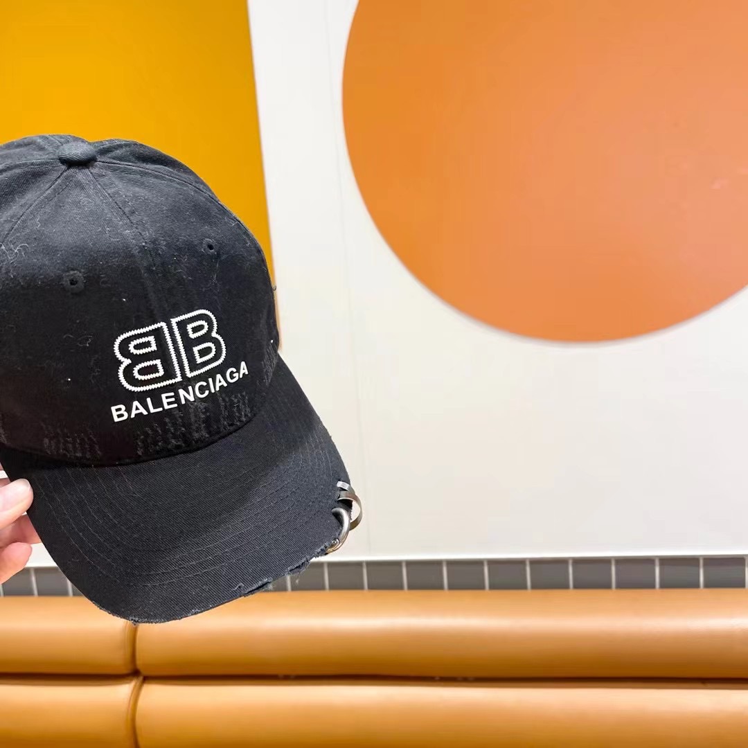    BALENCIAGA巴黎世家🆕春款新款个性棒球帽，高品质透气性巨佳，四季佩戴款
高颜值时尚单品！
