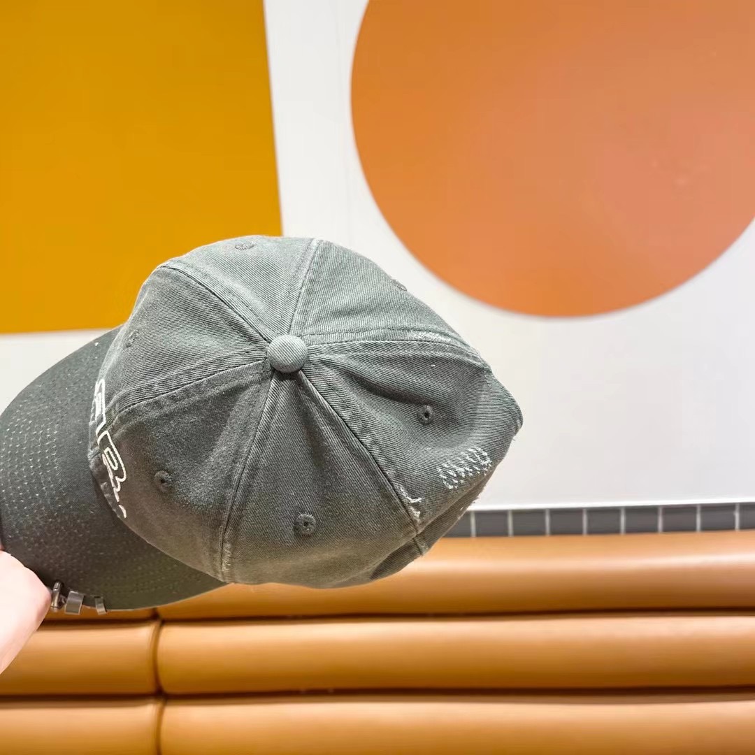    BALENCIAGA巴黎世家🆕春款新款个性棒球帽，高品质透气性巨佳，四季佩戴款
高颜值时尚单品！
