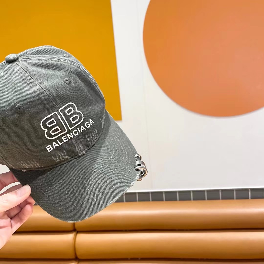    BALENCIAGA巴黎世家🆕春款新款个性棒球帽，高品质透气性巨佳，四季佩戴款
高颜值时尚单品！
