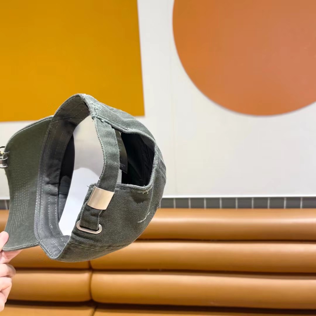    BALENCIAGA巴黎世家🆕春款新款个性棒球帽，高品质透气性巨佳，四季佩戴款
高颜值时尚单品！
