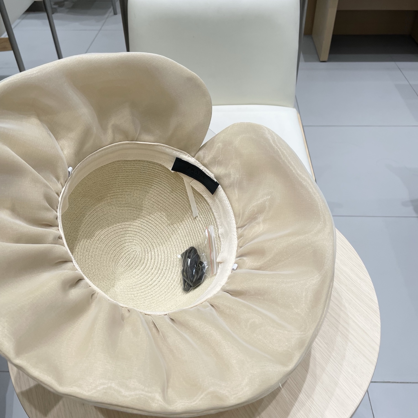  Prada普拉达夏季防晒帽女子2025新款出游防紫外线大檐遮阳脸蝴蝶结太阳渔夫帽