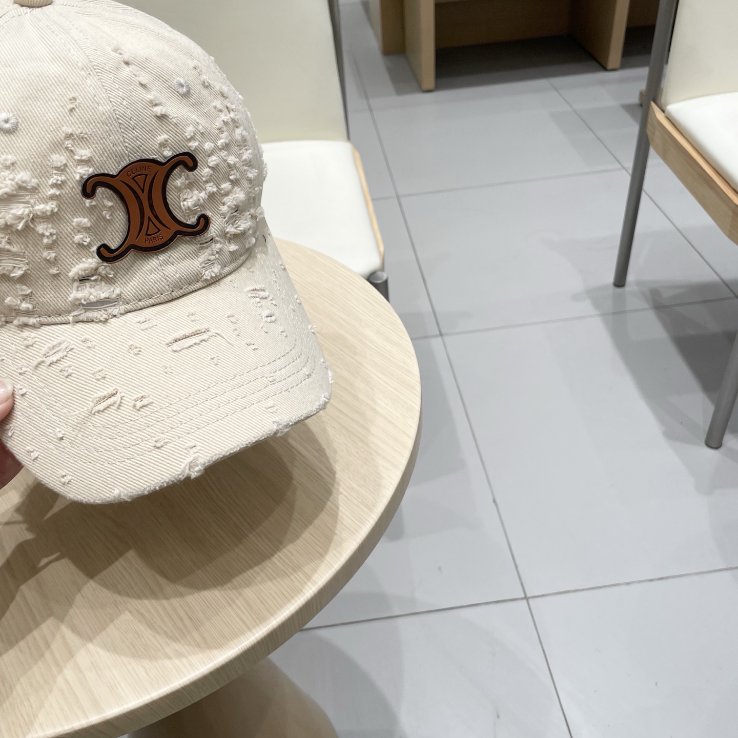  CELINE 塞琳 新款 🆕 棒球帽 🧢 
原单棒球帽 🧢原版1.1复刻 （对比 🆚 市场通货 
lo