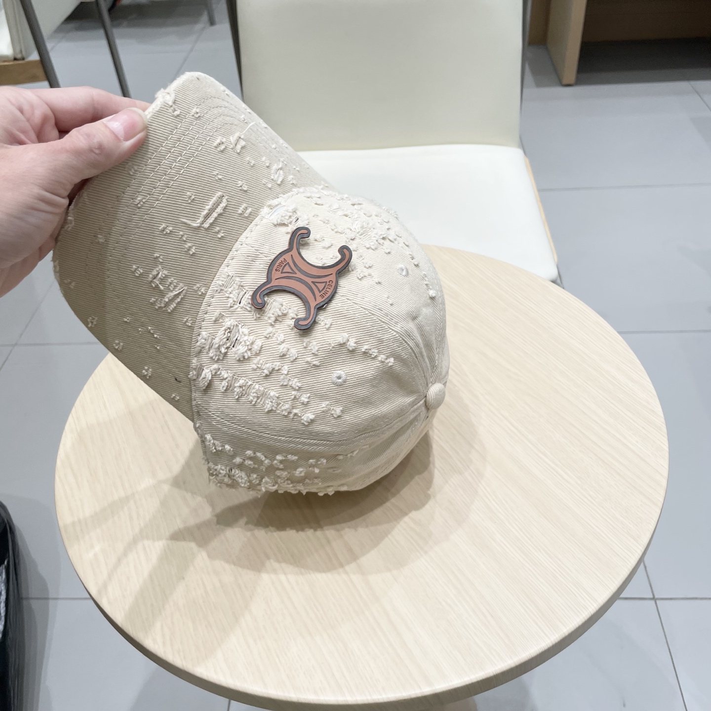  CELINE 塞琳 新款 🆕 棒球帽 🧢 
原单棒球帽 🧢原版1.1复刻 （对比 🆚 市场通货 
lo