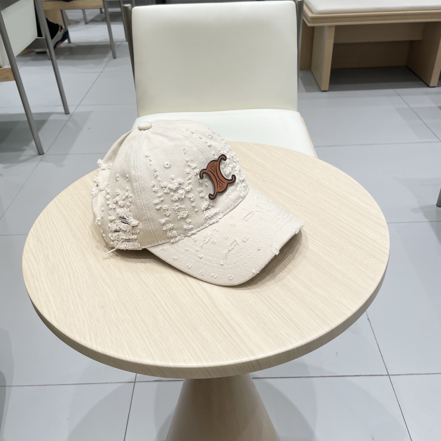  CELINE 塞琳 新款 🆕 棒球帽 🧢 
原单棒球帽 🧢原版1.1复刻 （对比 🆚 市场通货 
lo