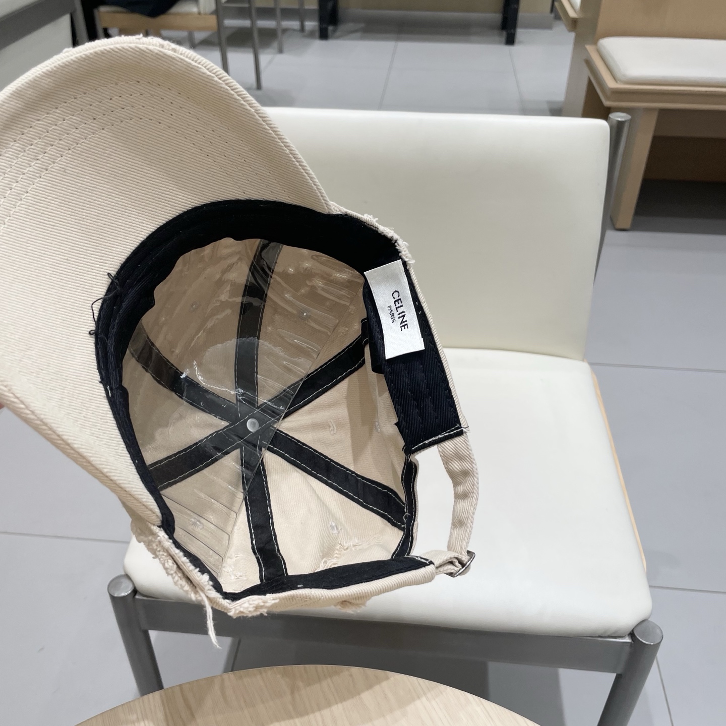  CELINE 塞琳 新款 🆕 棒球帽 🧢 
原单棒球帽 🧢原版1.1复刻 （对比 🆚 市场通货 
lo