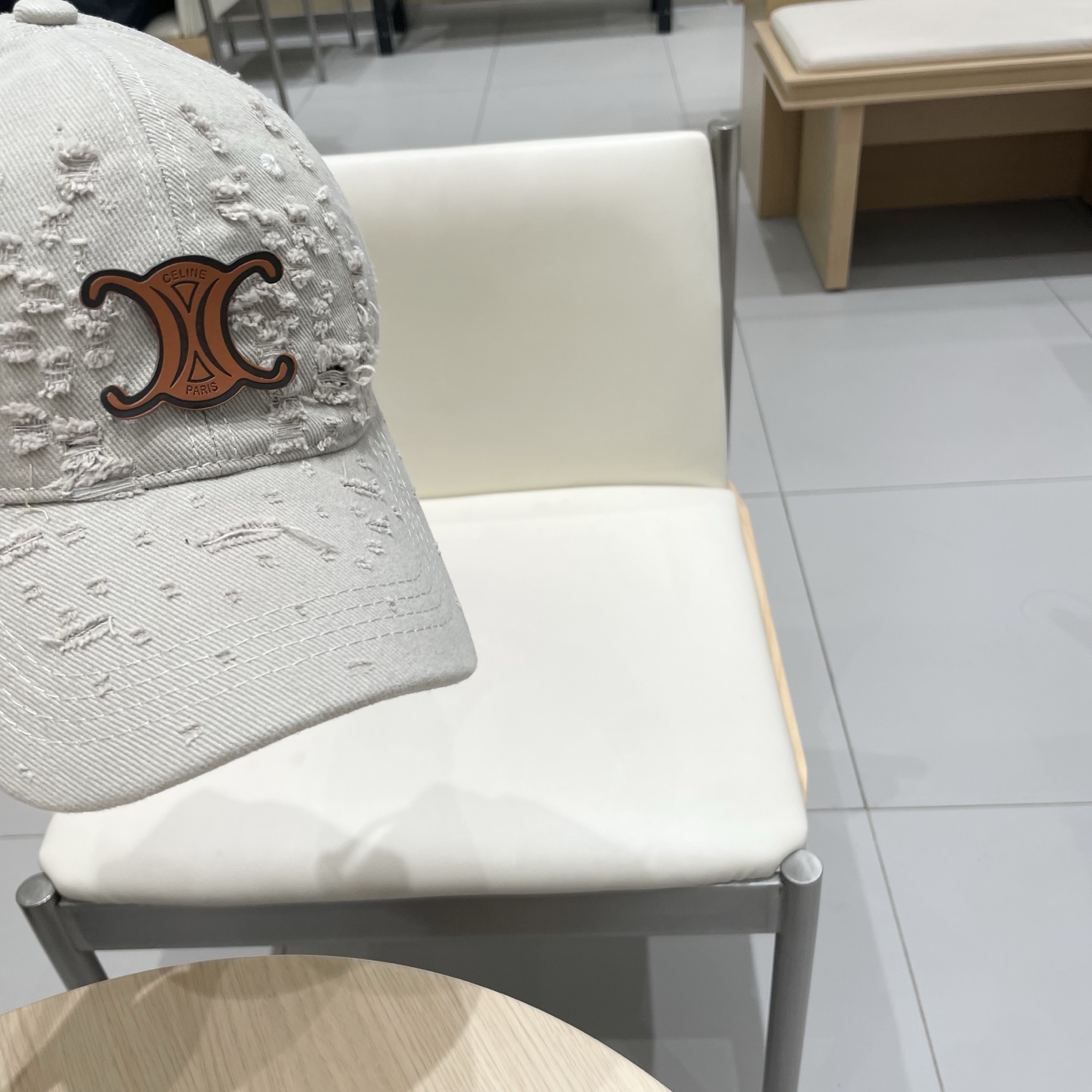  CELINE 塞琳 新款 🆕 棒球帽 🧢 
原单棒球帽 🧢原版1.1复刻 （对比 🆚 市场通货 
lo