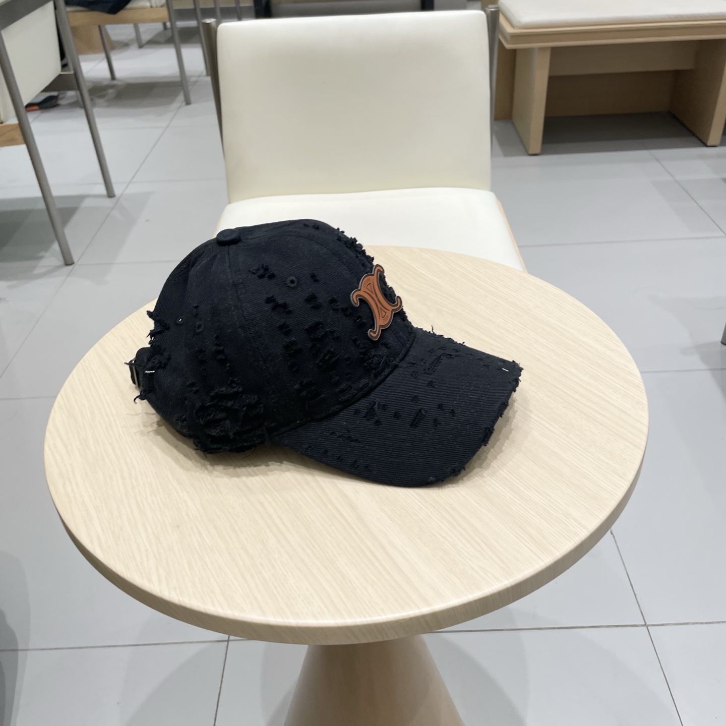  CELINE 塞琳 新款 🆕 棒球帽 🧢 
原单棒球帽 🧢原版1.1复刻 （对比 🆚 市场通货 
lo