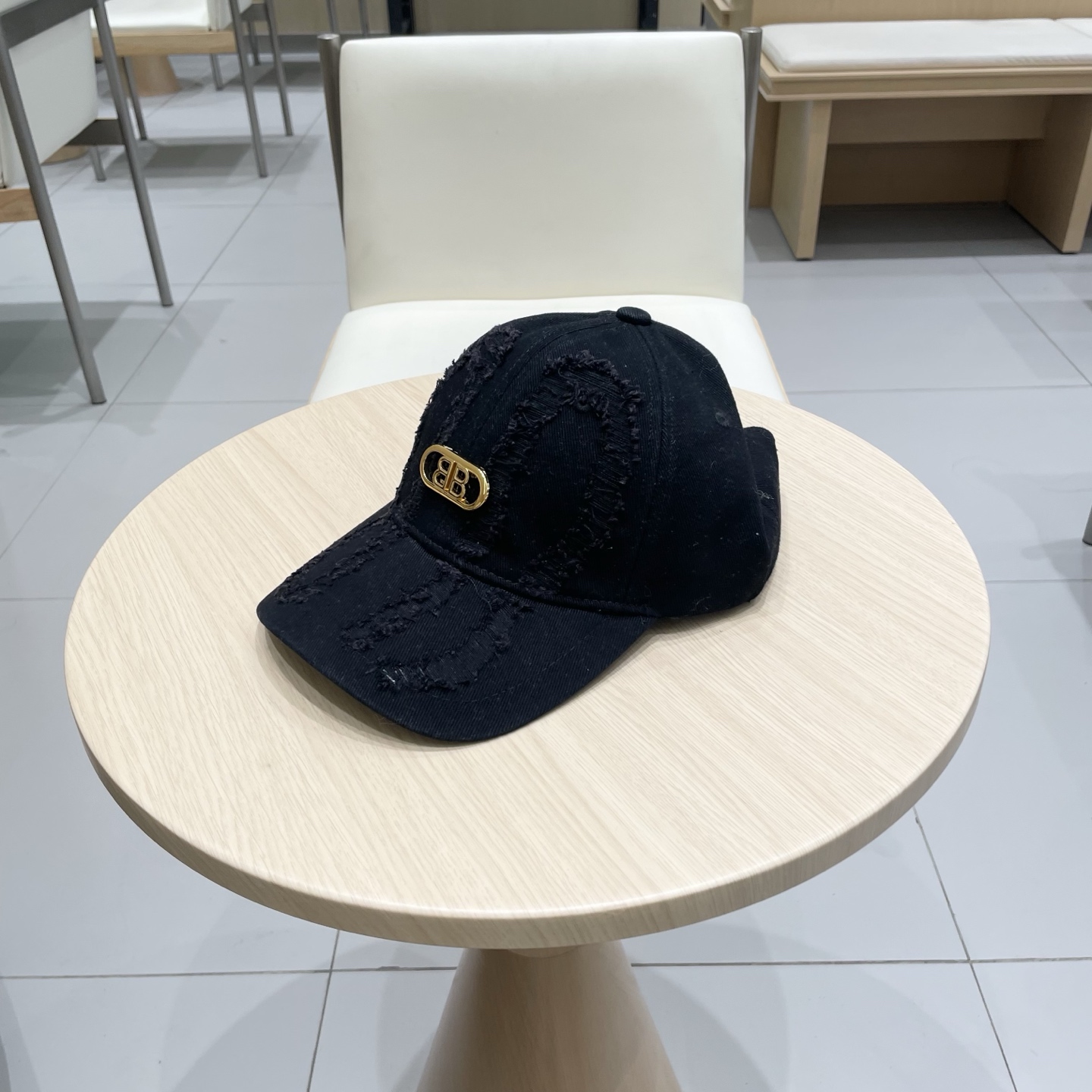  🔥BALENCIAGA巴黎世家新款logo棒球帽，很酷的色系，男女佩戴都有不同style，第一批抢先出