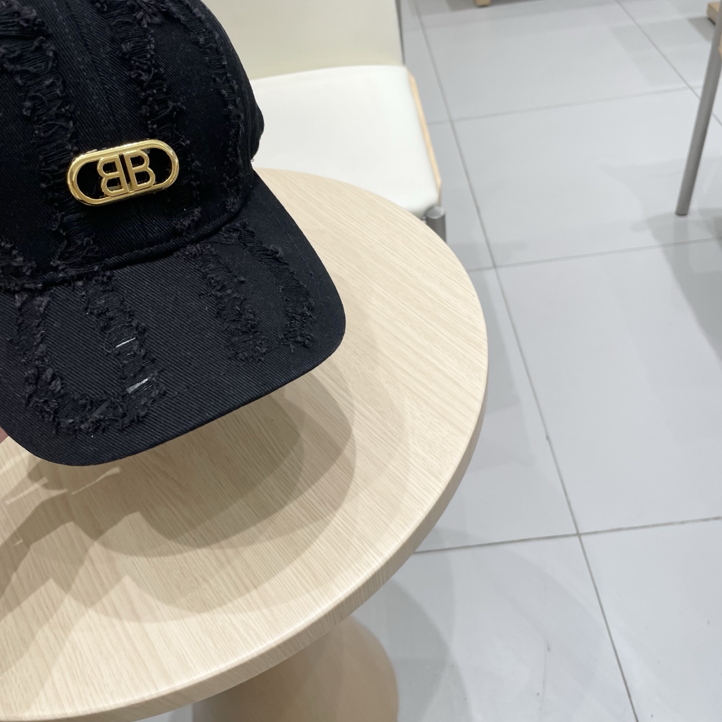  🔥BALENCIAGA巴黎世家新款logo棒球帽，很酷的色系，男女佩戴都有不同style，第一批抢先出