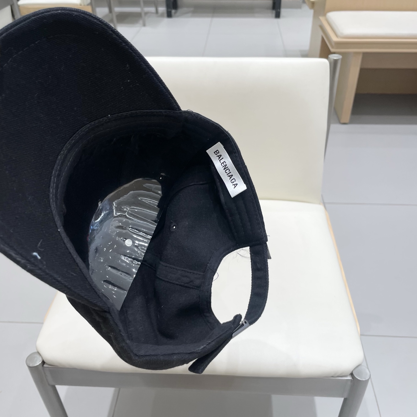  🔥BALENCIAGA巴黎世家新款logo棒球帽，很酷的色系，男女佩戴都有不同style，第一批抢先出