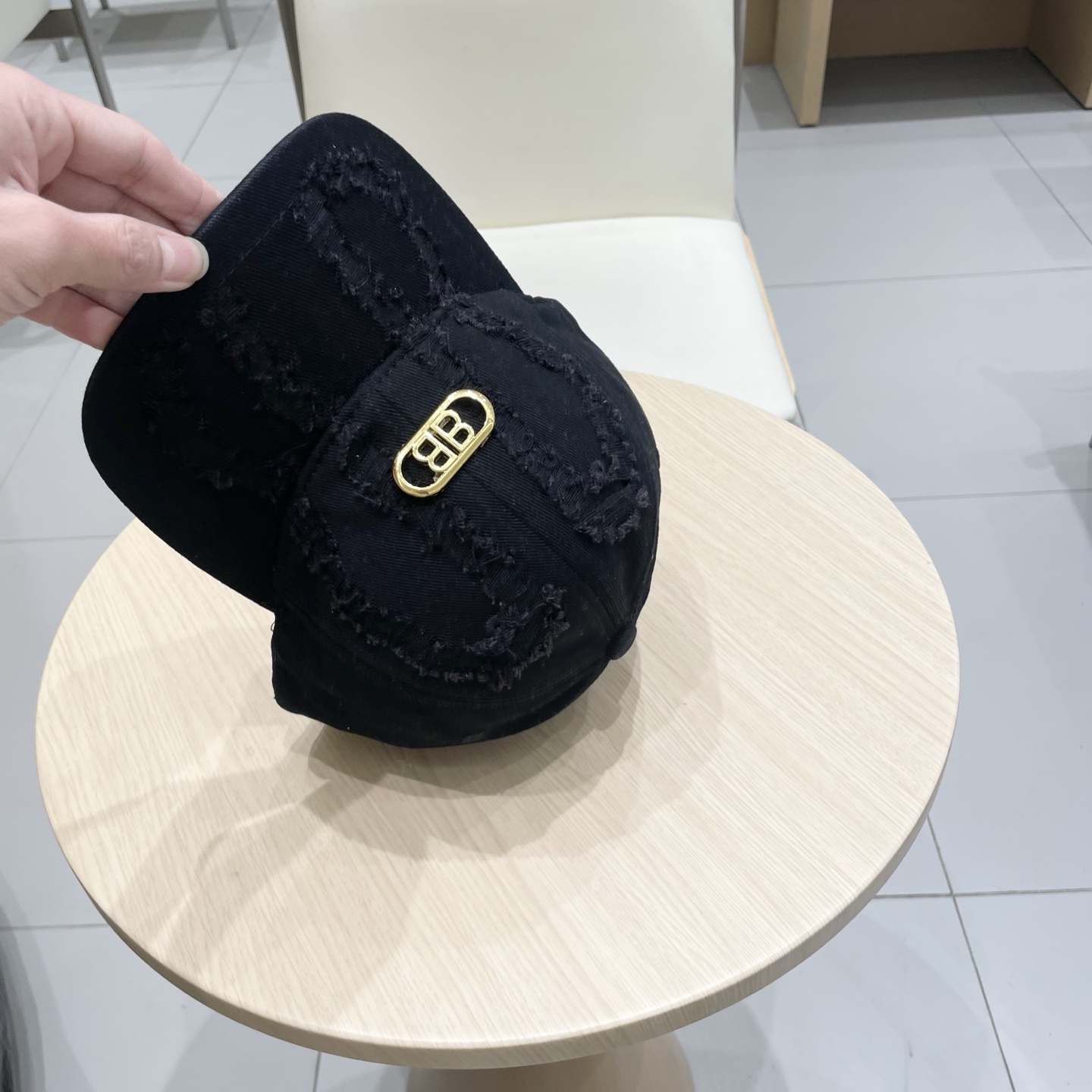  🔥BALENCIAGA巴黎世家新款logo棒球帽，很酷的色系，男女佩戴都有不同style，第一批抢先出